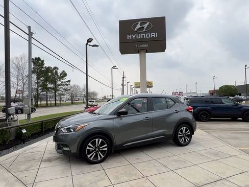 Used 2020 Nissan Kicks SR w/ SR Premium Package image 6