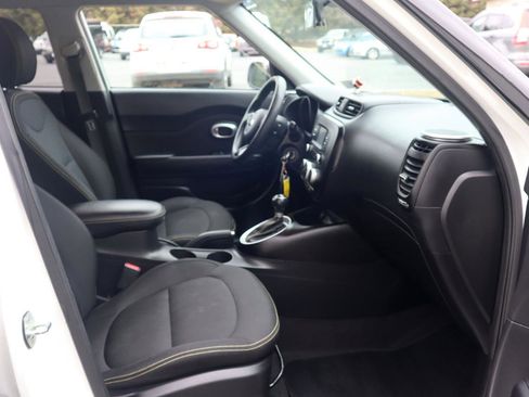 Used 2016 Kia Soul + image 34