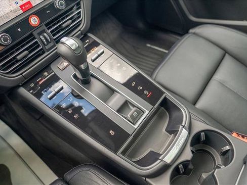 Certified 2026 Porsche Macan AWD/4WD image 21