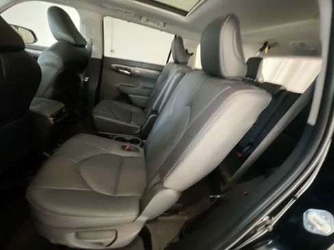 Used 2024 Toyota Highlander Platinum image 23