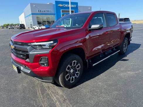 Used 2024 Chevrolet Colorado LT w/ LT Convenience Package III RWD image 9