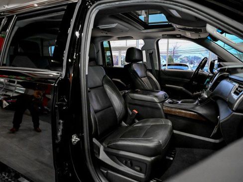 Used 2020 Chevrolet Suburban LT image 31