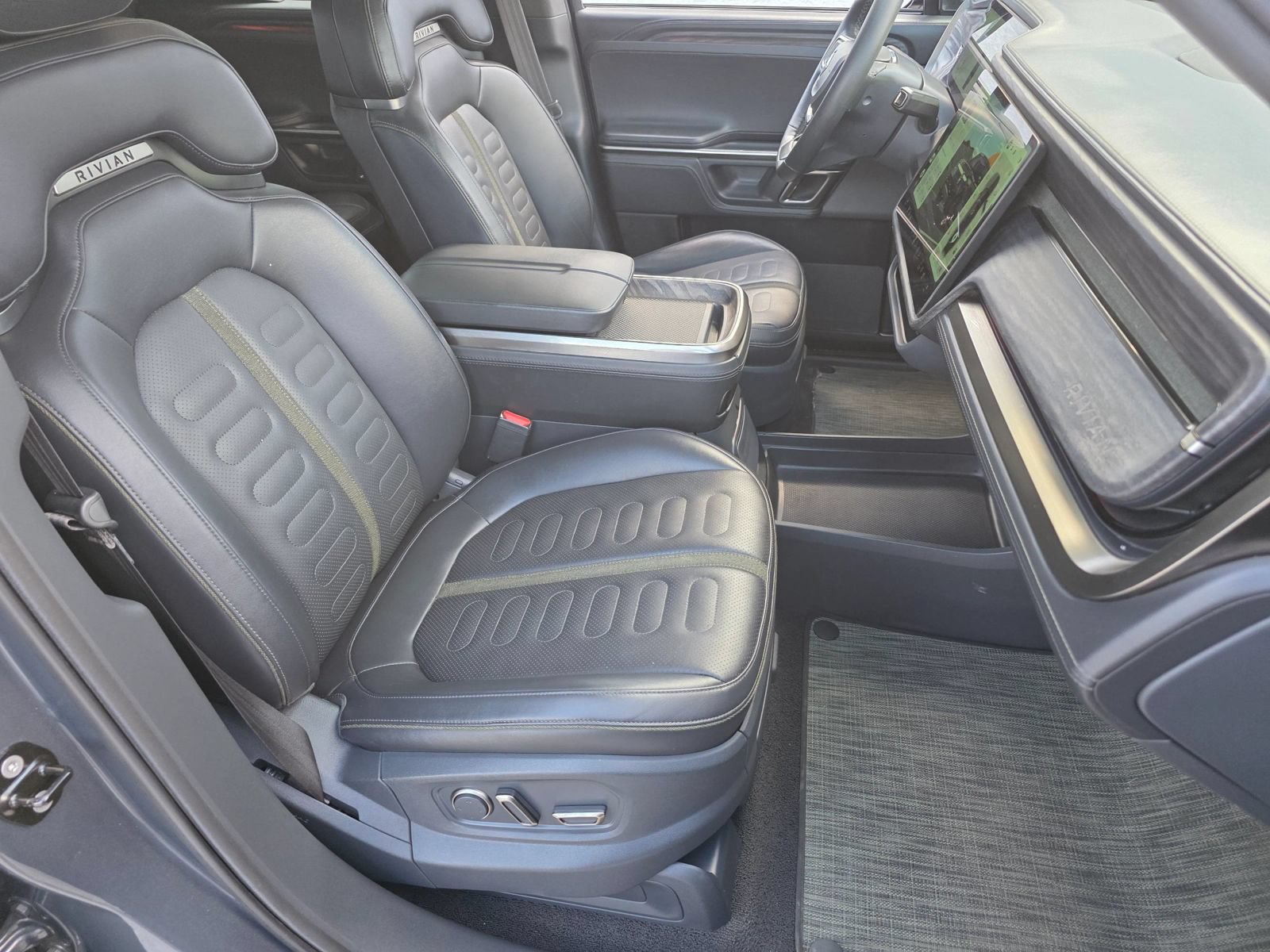 Used 2022 Rivian R1T Launch Edition AWD/4WD image 30