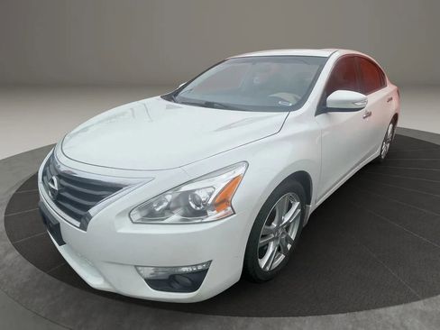 Used 2015 Nissan Altima 3.5 SL image 2