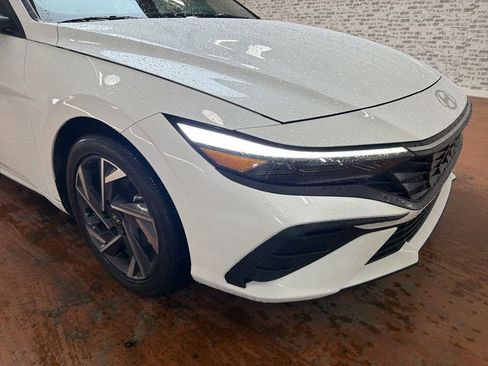 Certified 2025 Hyundai Elantra Sport FWD image 8
