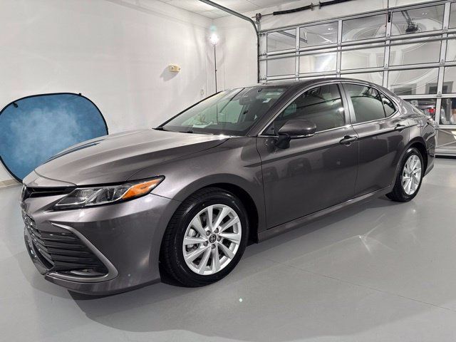 Used 2024 Toyota Camry LE w/ Convenience Package FWD image 4