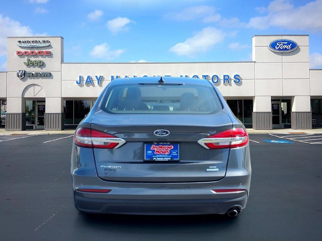 Certified 2020 Ford Fusion SE FWD image 4
