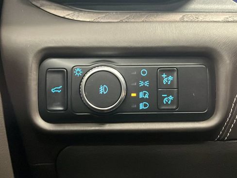 Used 2020 Ford Explorer Platinum w/ Premium Technology Package AWD/4WD image 36