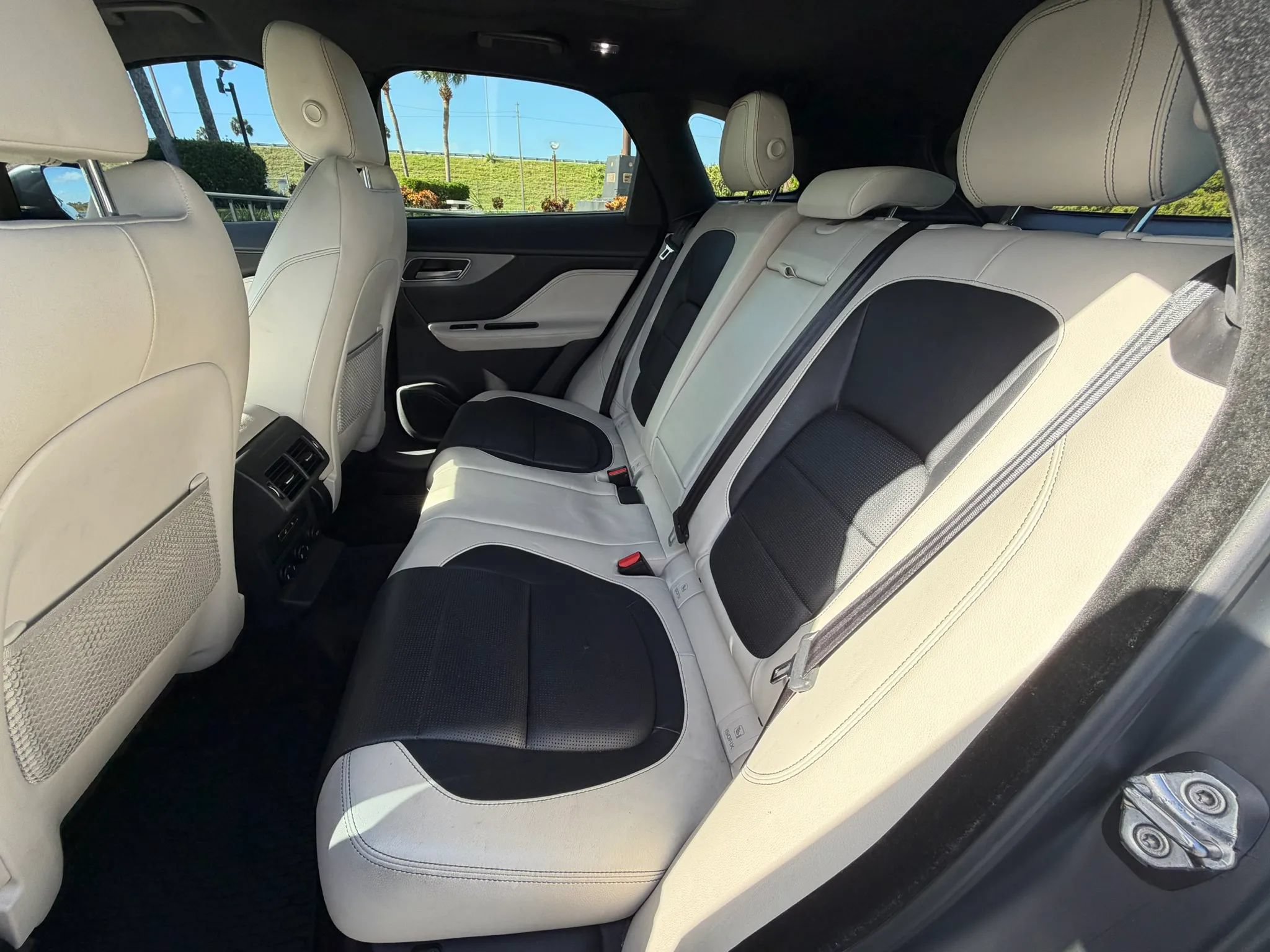 Used 2018 Jaguar F-PACE S AWD/4WD image 31