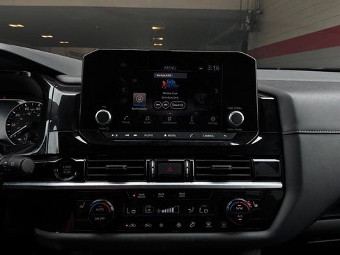 Used 2025 Nissan Pathfinder SV FWD image 27