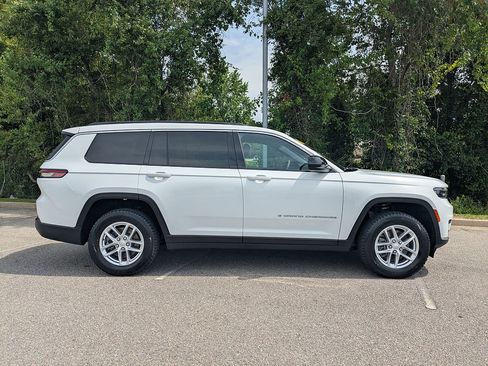Used 2025 Jeep Grand Cherokee L Laredo w/ Luxury Tech Group I RWD image 2