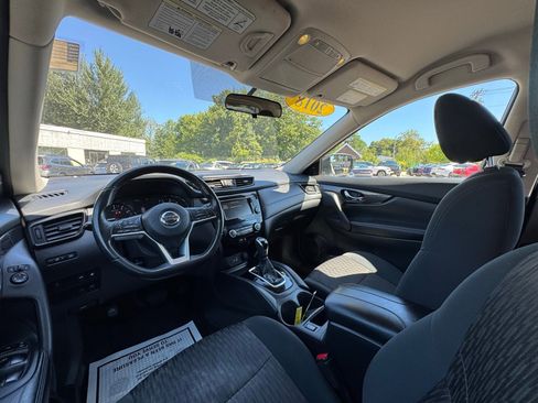 Used 2018 Nissan Rogue SV image 11