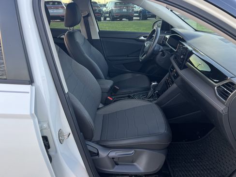 Certified 2025 Volkswagen Taos SE image 29