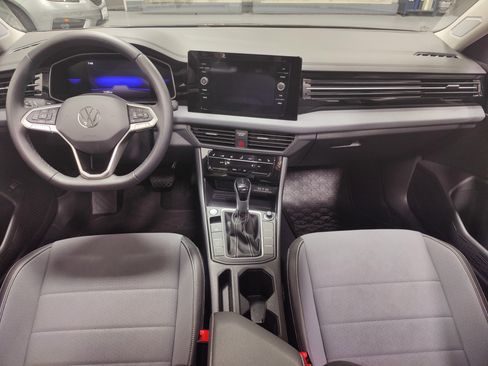 Used 2025 Volkswagen Jetta SE w/ Sunroof Package image 15