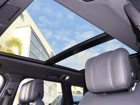 Used 2021 Land Rover Range Rover Sport HST image 5