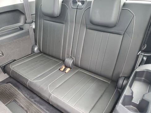 Used 2022 Volkswagen Tiguan SE FWD image 13