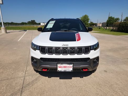 Used 2025 Jeep Compass Trailhawk AWD/4WD image 11