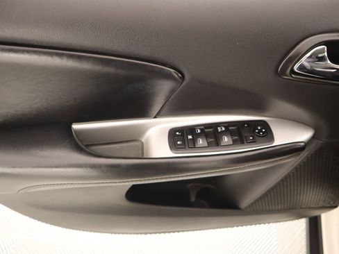 Used 2018 Dodge Journey SE image 14