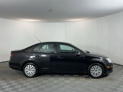 Used 2010 Volkswagen Jetta S image 4