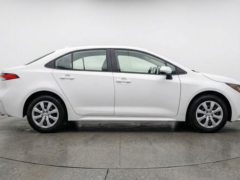Used 2025 Toyota Corolla LE image 11