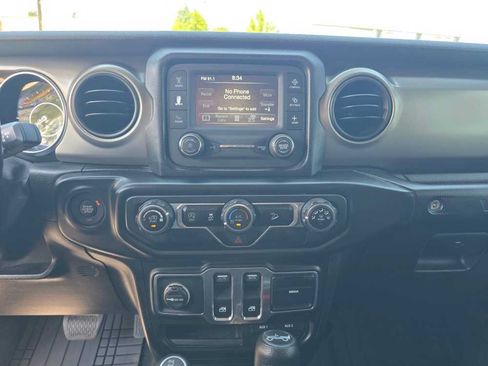 Used 2018 Jeep Wrangler Sport AWD/4WD image 12