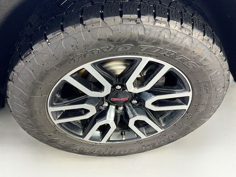 Used 2021 GMC Yukon AT4 w/ Technology Package image 33