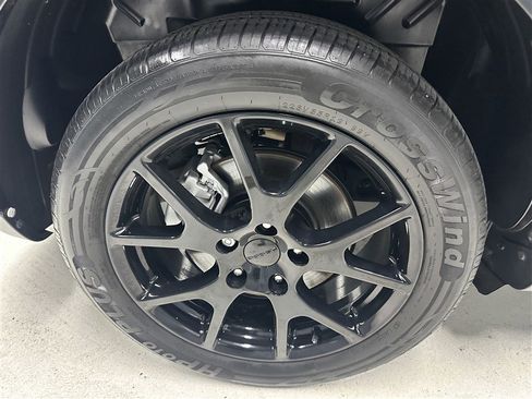 Used 2017 Dodge Journey SXT w/ Blacktop Package image 17