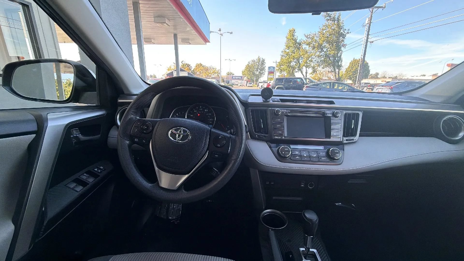 Used 2015 Toyota RAV4 XLE AWD/4WD image 13