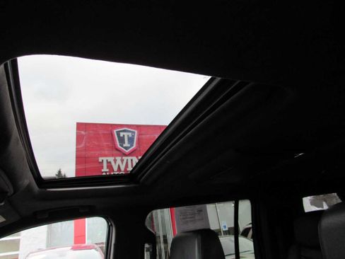 Used 2018 Cadillac Escalade ESV Platinum image 18