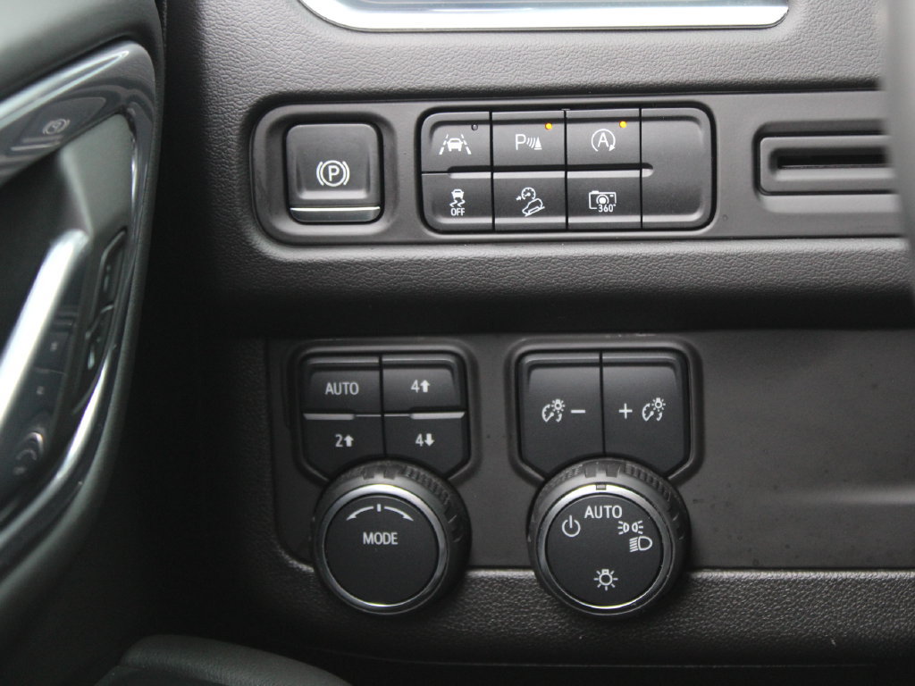 Used 2024 Chevrolet Tahoe Z71 w/ Luxury Package AWD/4WD image 25