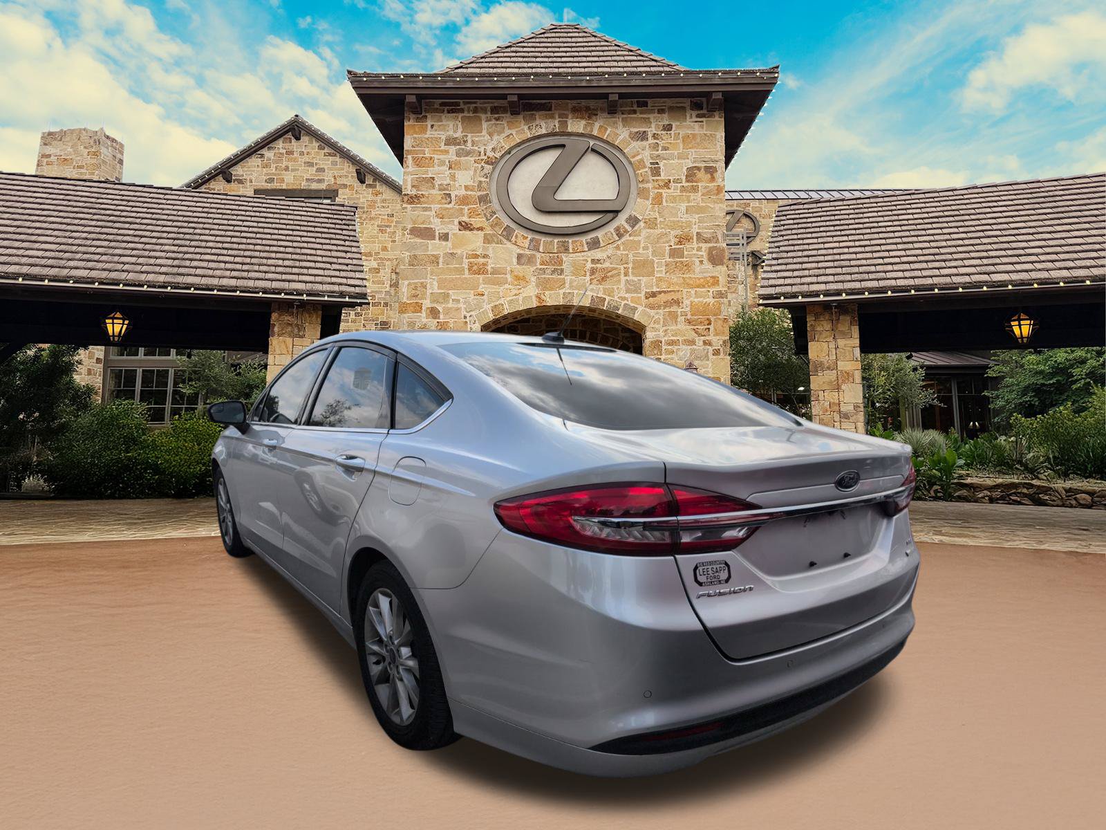 Used 2017 Ford Fusion SE w/ Fusion SE Technology Package FWD image 4