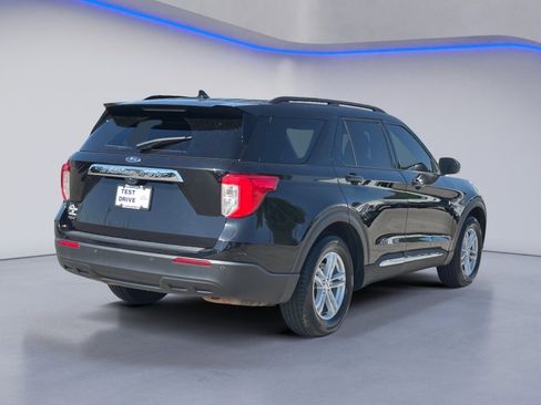 Used 2023 Ford Explorer XLT image 10