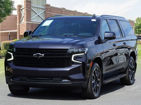 Used 2024 Chevrolet Suburban RST w/ Luxury Package AWD/4WD image 4