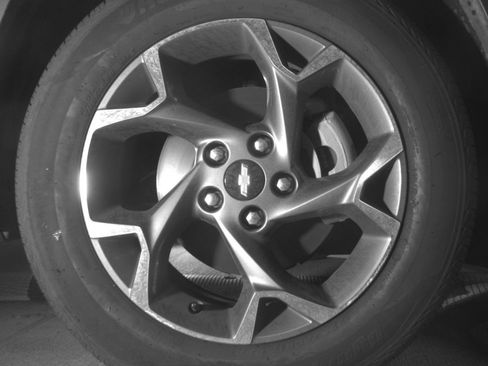 Used 2025 Chevrolet Trax LT FWD image 16