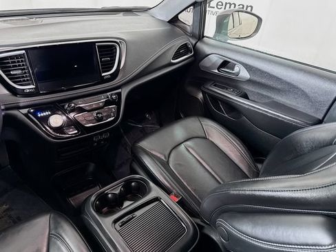 Used 2022 Chrysler Pacifica Touring-L w/ S Appearance Package FWD image 22
