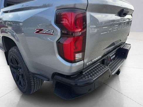 Used 2025 Chevrolet Colorado Z71 w/ Z71 Convenience Package 2 AWD/4WD image 17