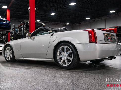 Used 2004 Cadillac XLR RWD image 3