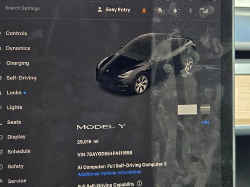 Used 2023 Tesla Model Y AWD image 13