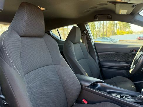 Used 2019 Toyota C-HR LE image 28