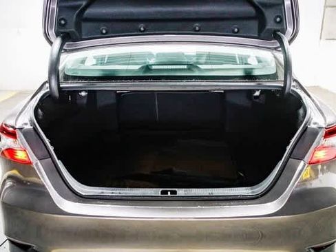 Used 2021 Toyota Camry LE image 26