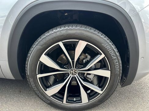 Used 2024 Volkswagen Atlas SEL Premium R-Line AWD/4WD image 17