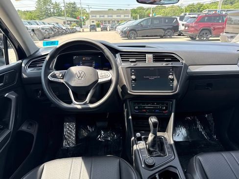 Used 2022 Volkswagen Tiguan SE w/ Panoramic Sunroof Package AWD/4WD image 22