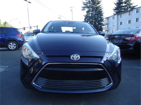 Used 2017 Toyota Yaris iA FWD image 3
