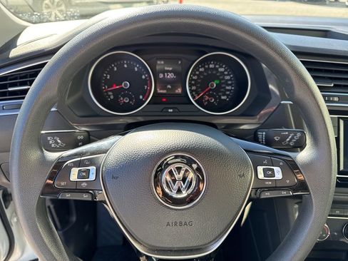 Used 2020 Volkswagen Tiguan S image 25