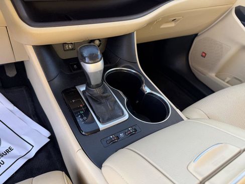 Used 2015 Toyota Highlander Limited image 17