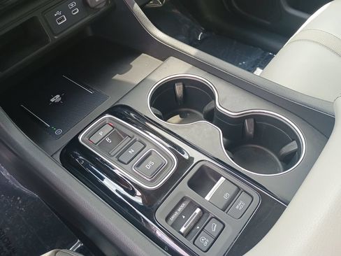 Used 2024 Honda Pilot Touring image 37