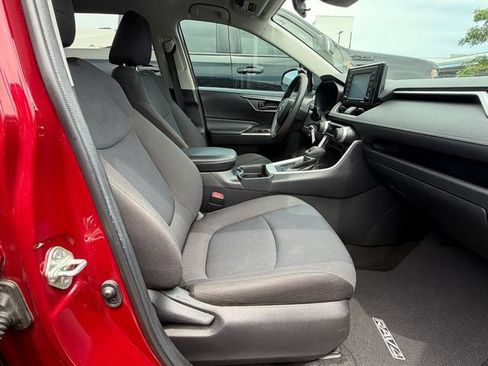Used 2020 Toyota RAV4 LE FWD image 14