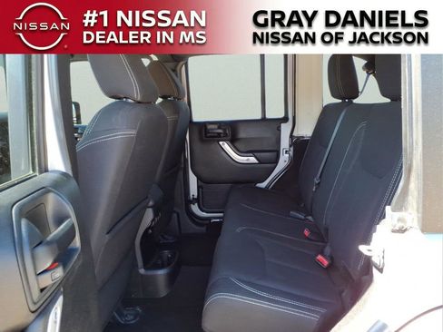 Used 2018 Jeep Wrangler Unlimited Sahara w/ Connectivity Group image 25