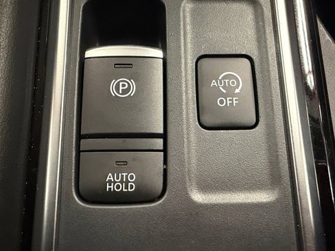 Used 2025 Nissan Pathfinder SL AWD/4WD image 36