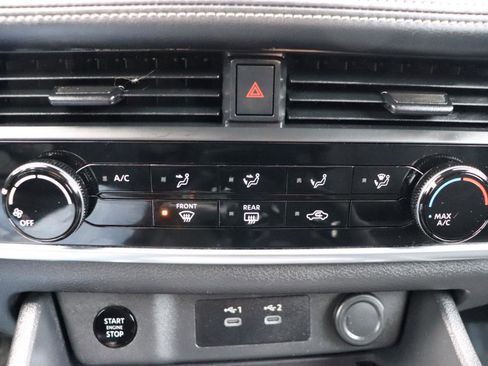 Used 2024 Nissan Rogue S FWD image 32